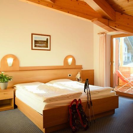 Hotel Waldheim Sarnonico ภายนอก รูปภาพ